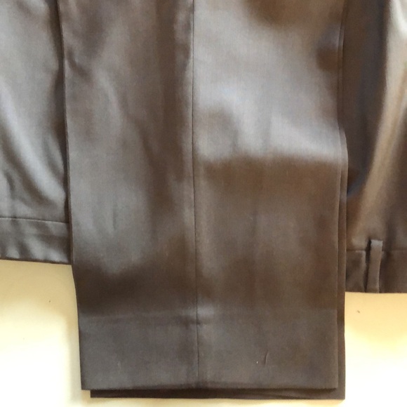 Men’s Jos. A. Bank Signature Collection olive dress slacks in 42/32. - Picture 3 of 6